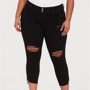 Torrid Premium Black Stiletto Distressed Ankle Zipper Jeans Size 32